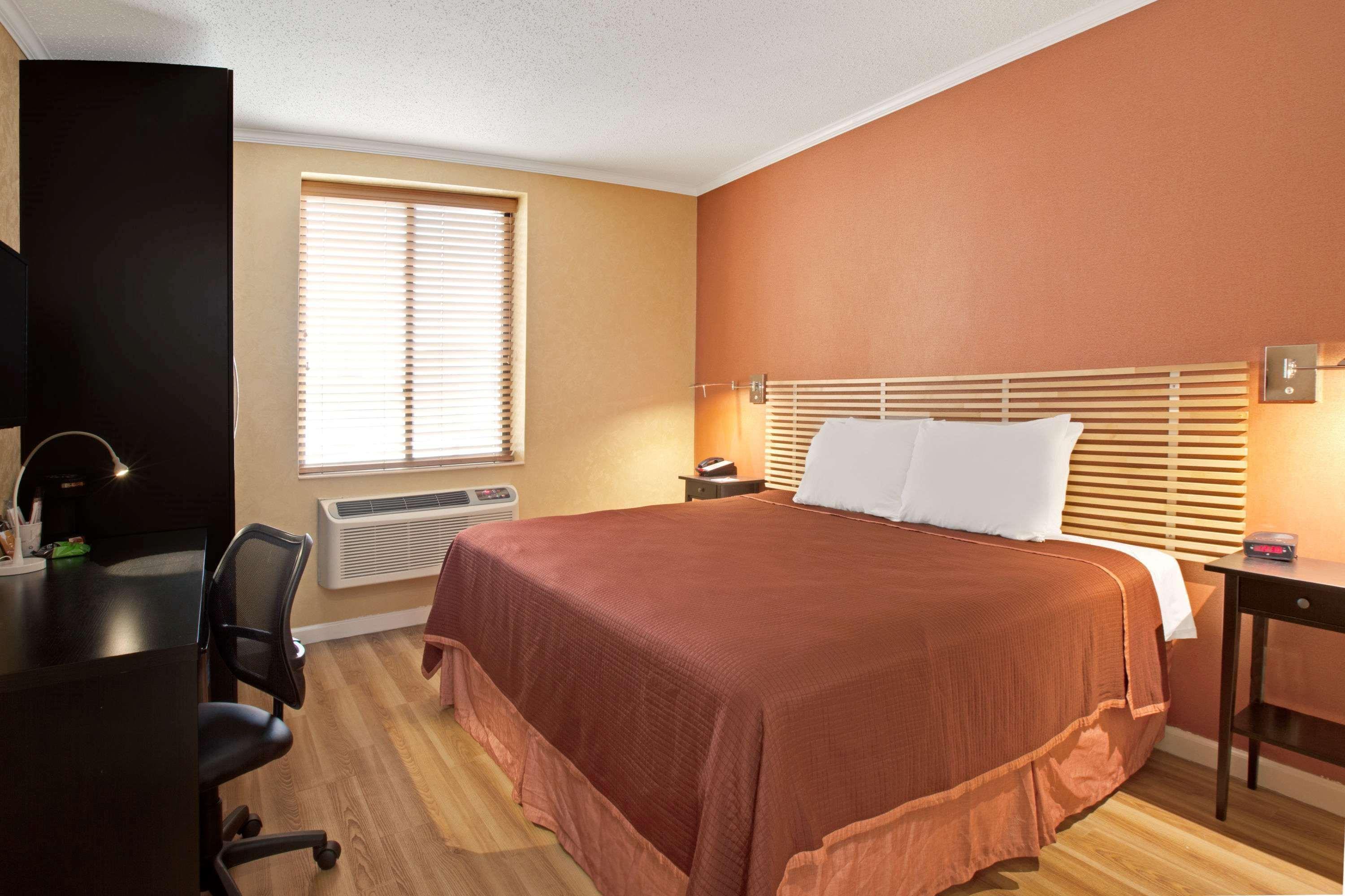 Quality Inn Jfk Airport Rockaway Blvd New York City Exterior photo